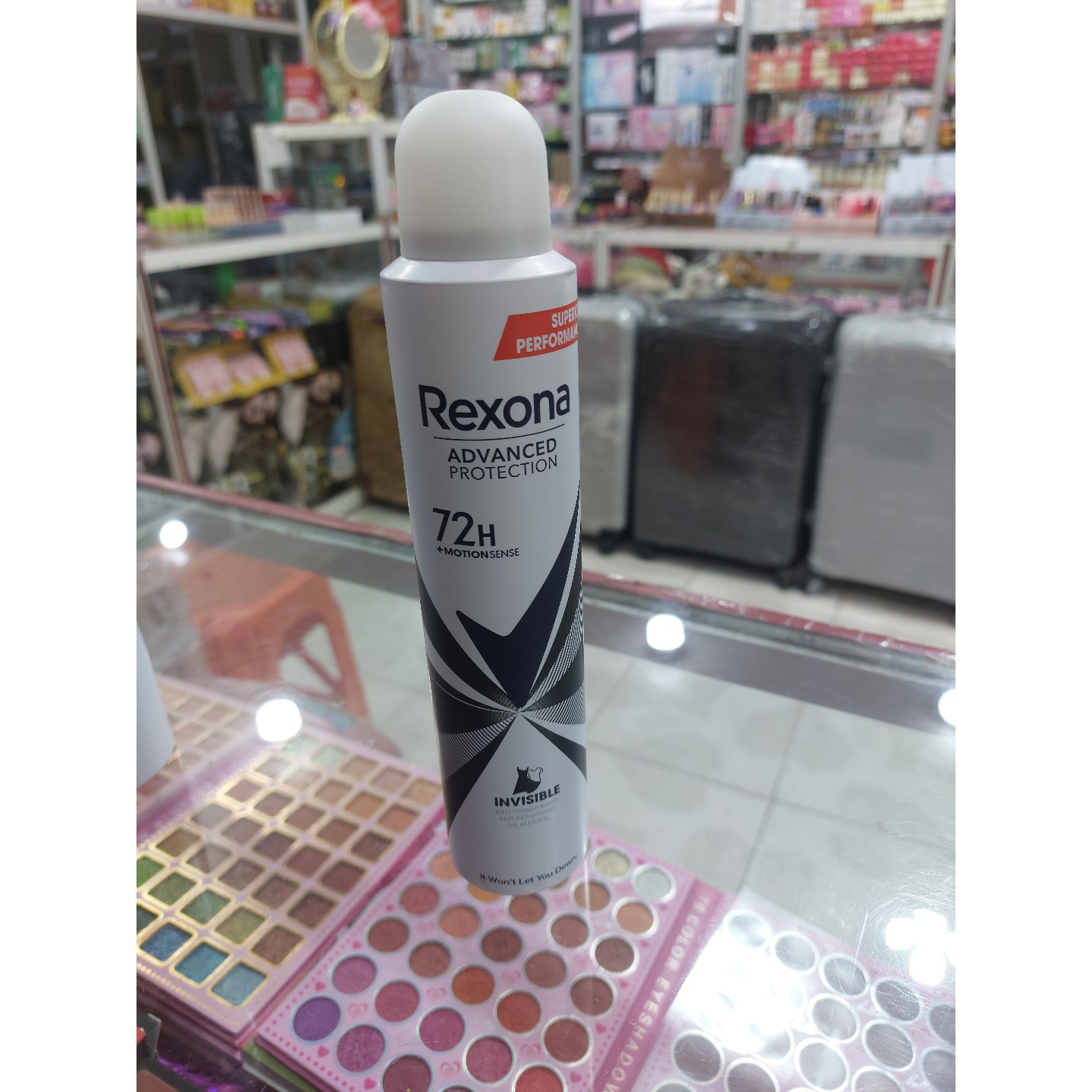 اسپره خوشبو کننده و ضد تعریق 72ساعته رکسونا اینویزبل ضد لک و بدون الکل (200میل) rexona Invisible