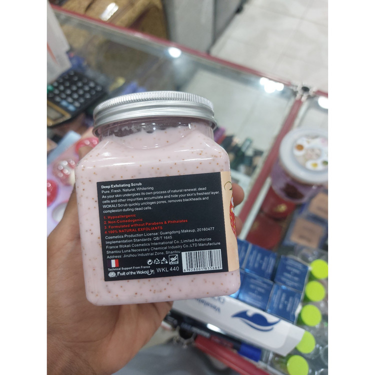 اسکراب شنی صورت و بدن توت فرنگی وکالی